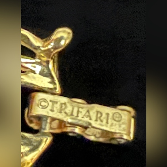 Vintage 70’s~80’s Trifari Gold-Tone Trifanium Bracelet - Picture 5 of 6